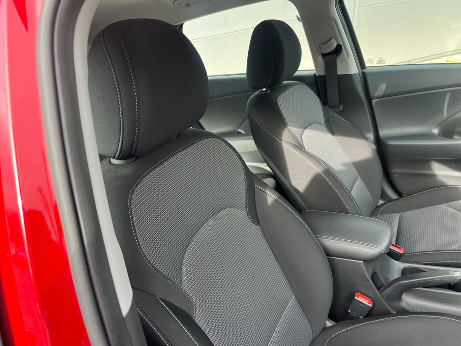 2017 Hyundai i30 - image 7