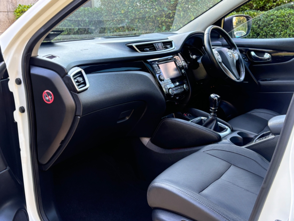 2015 Nissan Qashqai - image 8