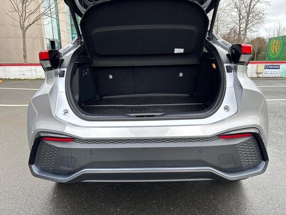 2025 Toyota C-HR - image 10