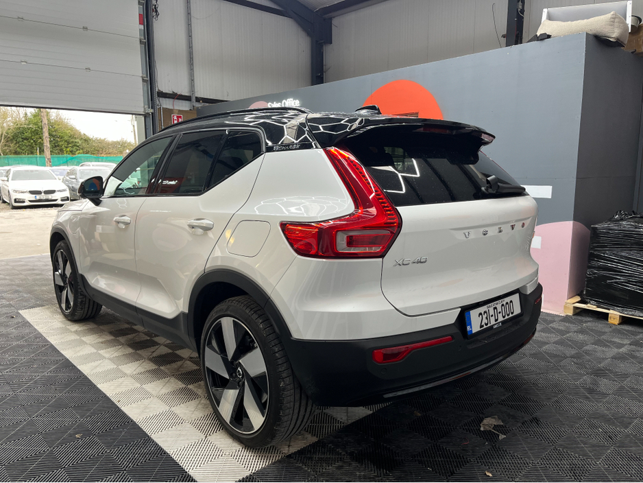 2023 Volvo XC40 - image 4