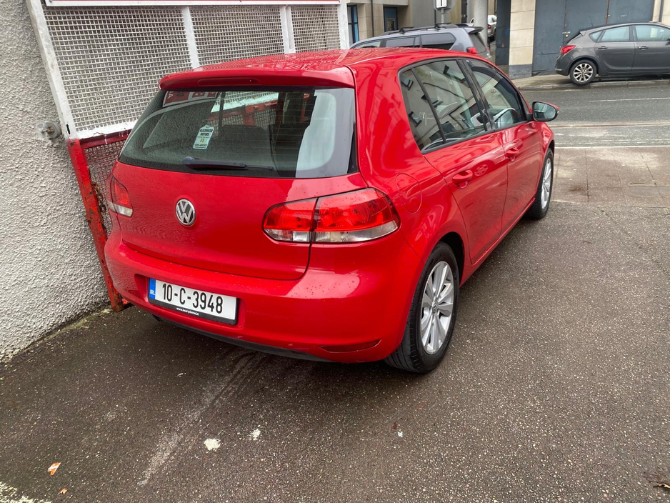 2010 Volkswagen Golf - image 8