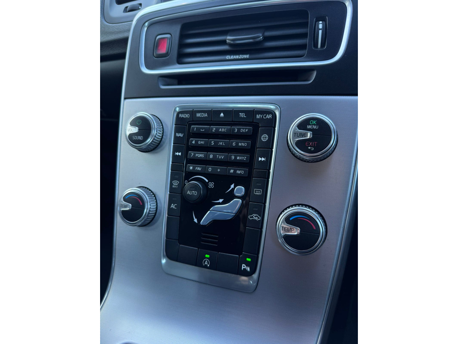 2017 Volvo S60 - image 26