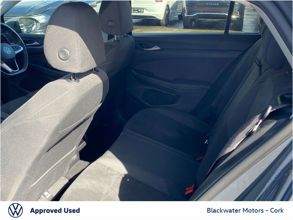2023 Volkswagen Golf - image 23