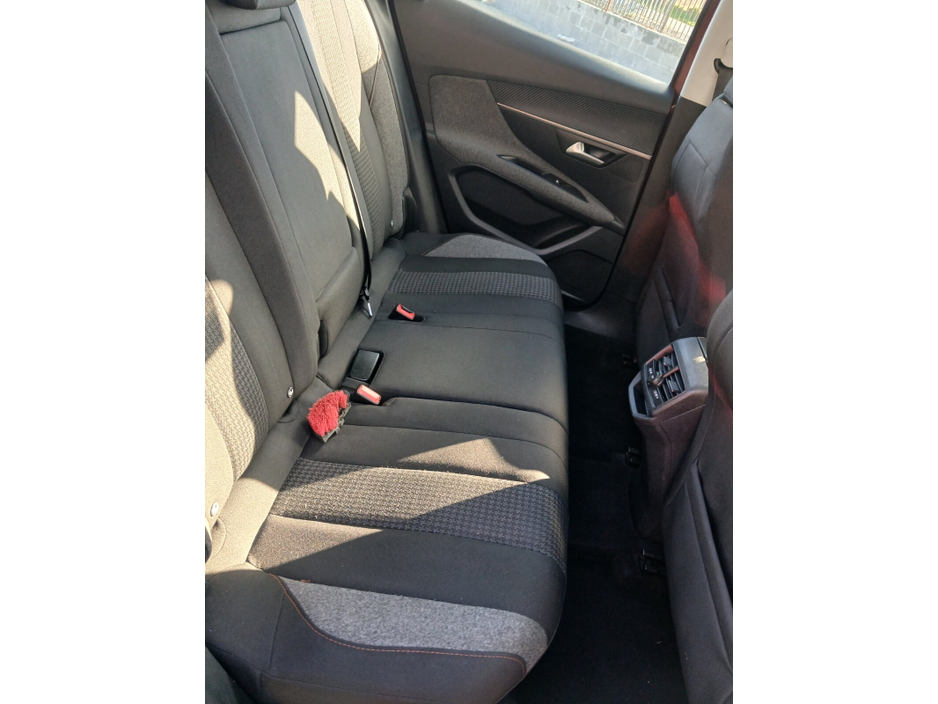 2017 Peugeot 3008 - image 6