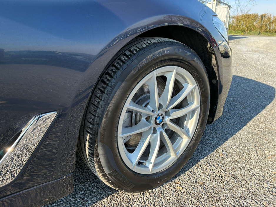 2017 BMW 5 Series - image 18