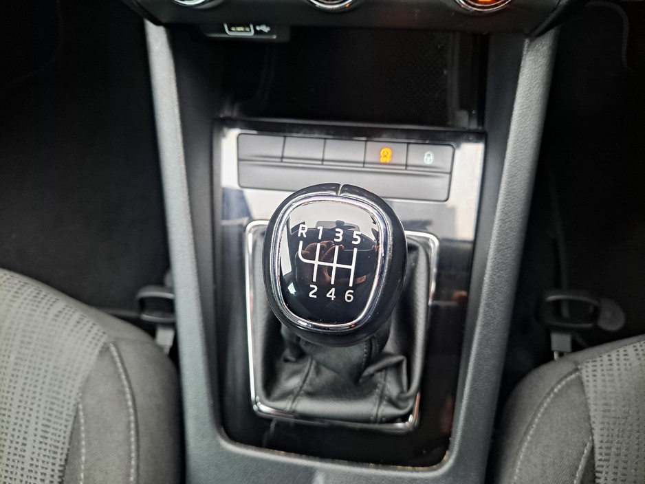 2020 Skoda Octavia - image 27