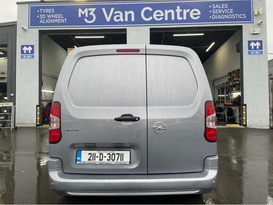 2021 Opel Combo - image 3