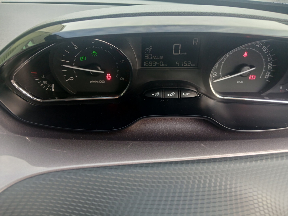 2015 Peugeot 2008 1.6 Hdi 92 bhp Active S/S Ecomatique €6,995