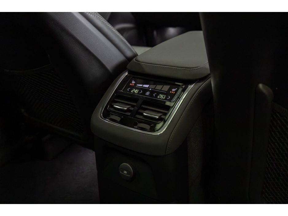 2025 Volvo XC90 - image 16