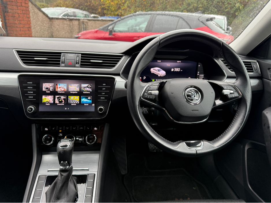 2022 Skoda Superb - image 7