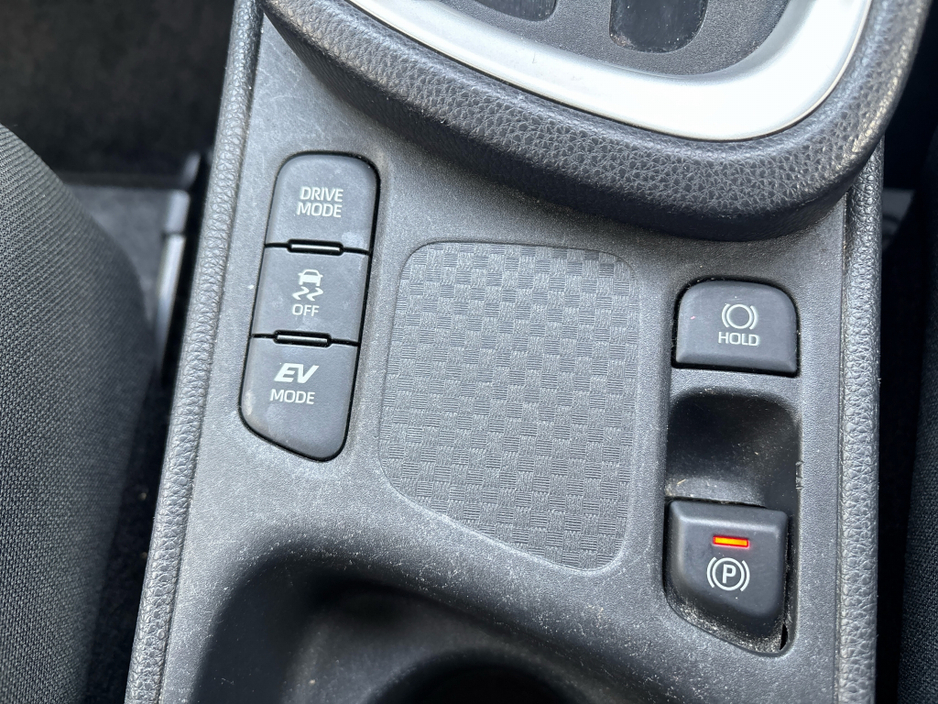 2020 Toyota Yaris Cross - image 18