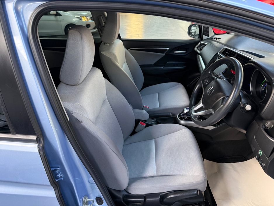 2016 Honda Fit - image 20