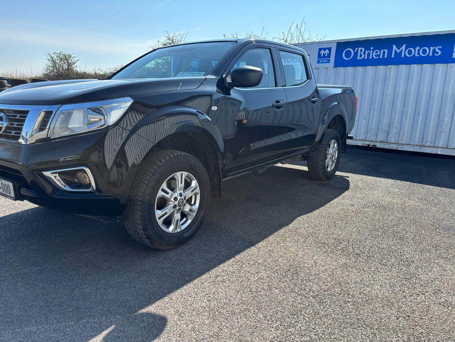 2021 Nissan Navara - image 3