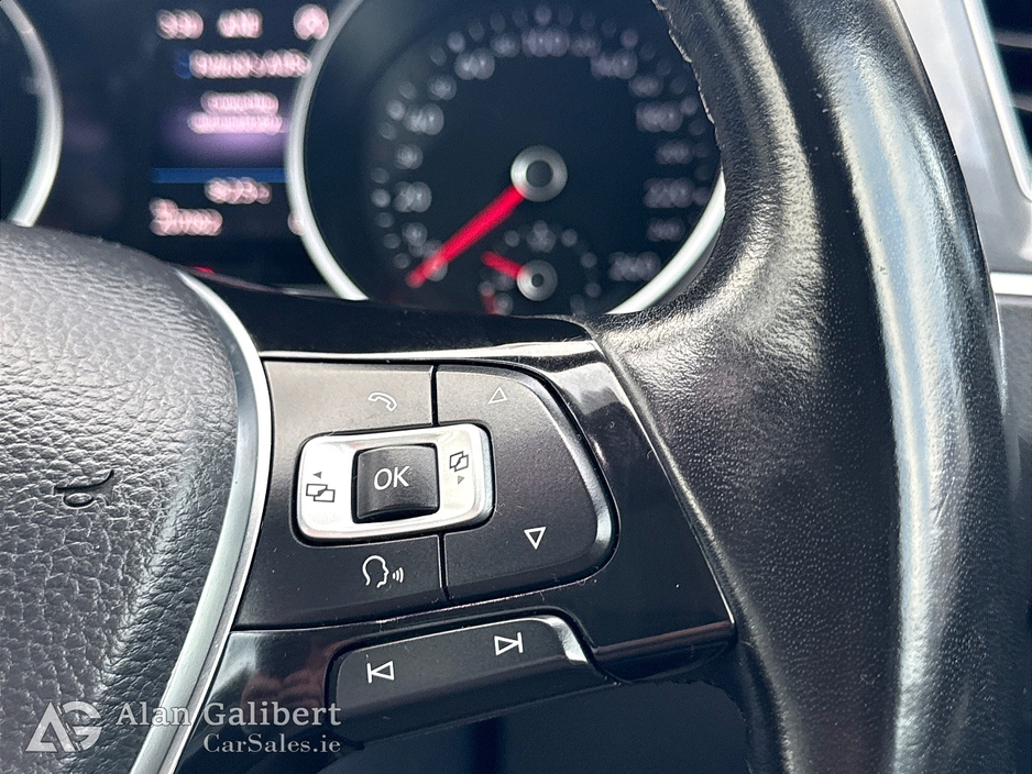 2017 Volkswagen Tiguan - image 16