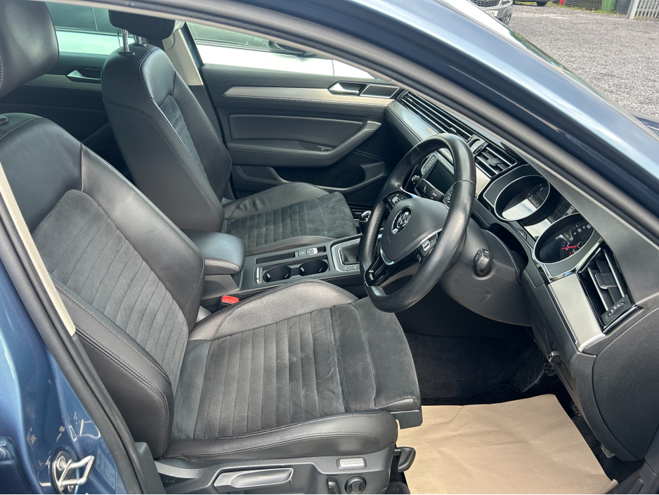 2015 Volkswagen Passat - image 7