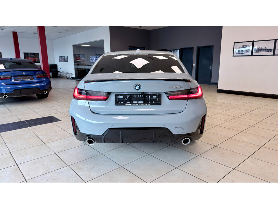 2023 BMW 3 Series - image 22