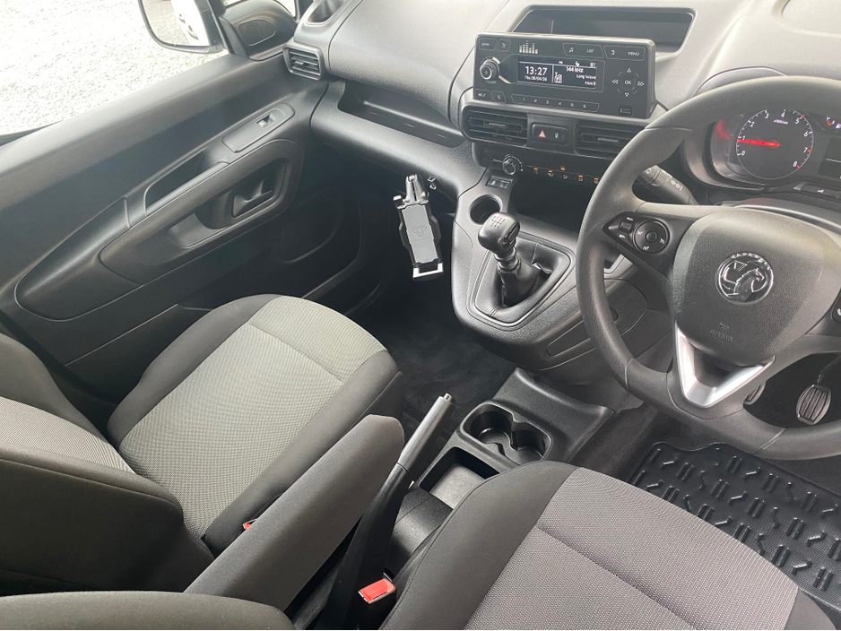 2022 Opel Combo - image 17