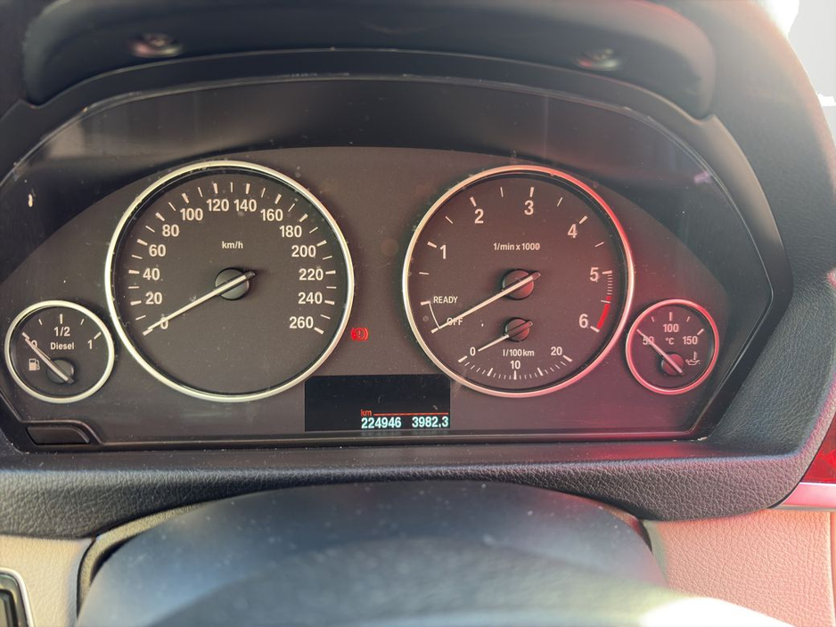 2017 BMW 3 Series - image 11