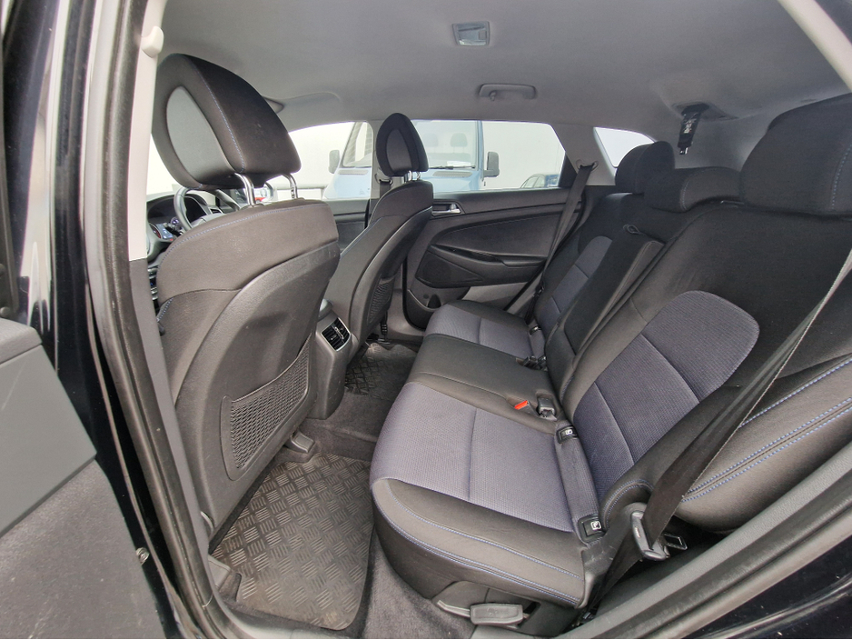 2017 Hyundai Tucson - image 30