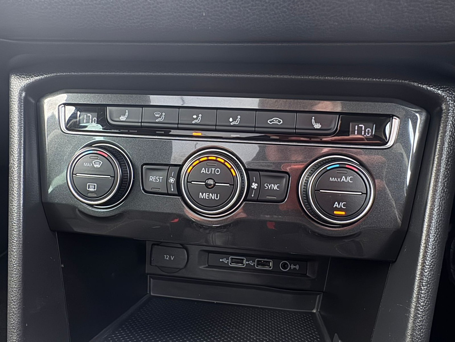 2018 Volkswagen Tiguan - image 19