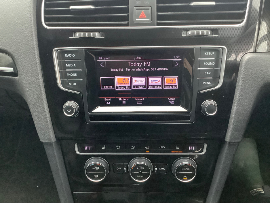 2014 Volkswagen Golf - image 28