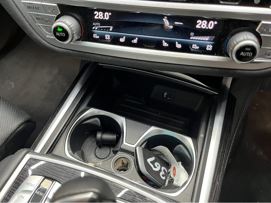 2018 BMW 7 Series - image 21