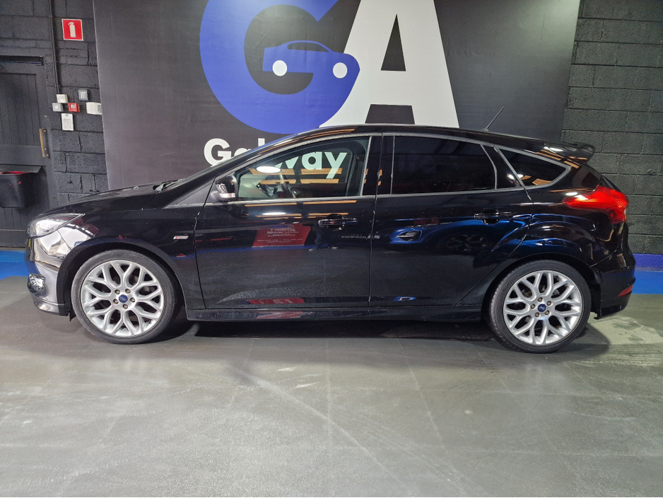 2018 Ford Focus - image 5