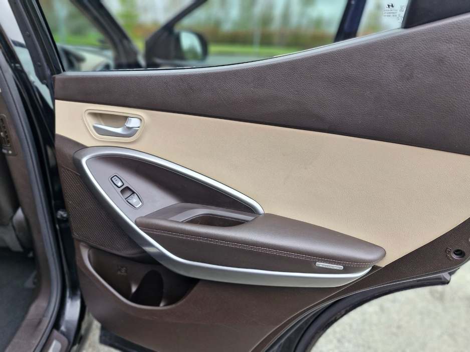2017 Hyundai Santa Fe - image 29