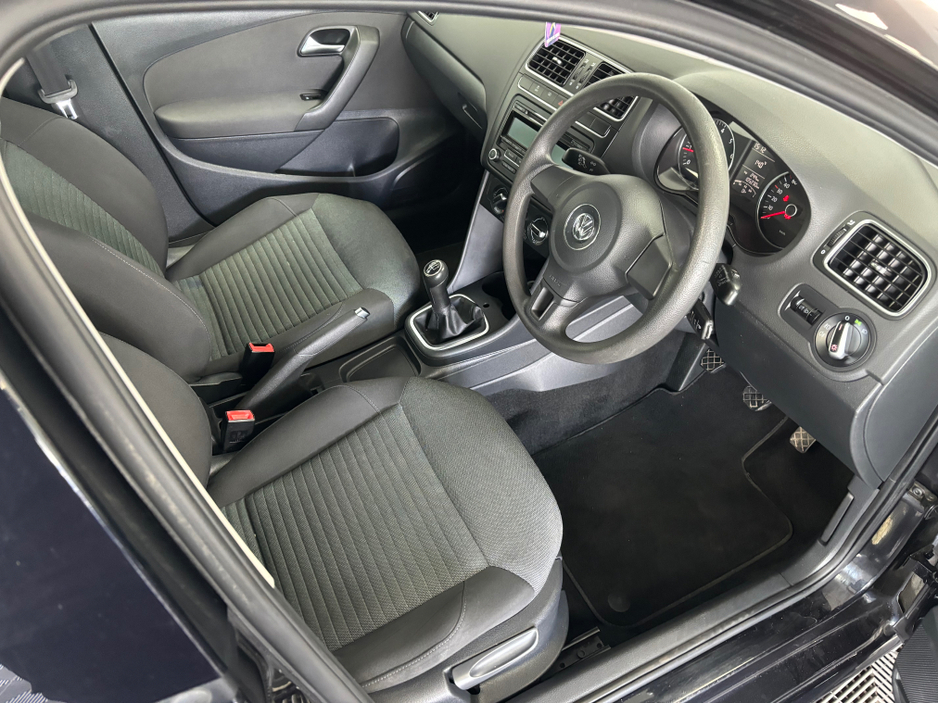 2011 Volkswagen Polo - image 5