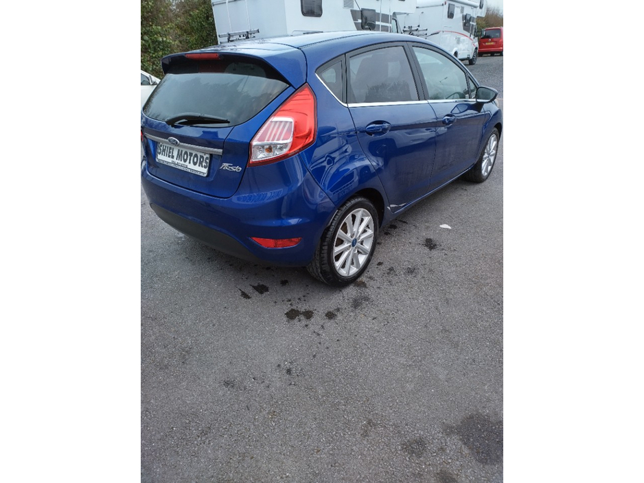 2016 Ford Fiesta - image 9