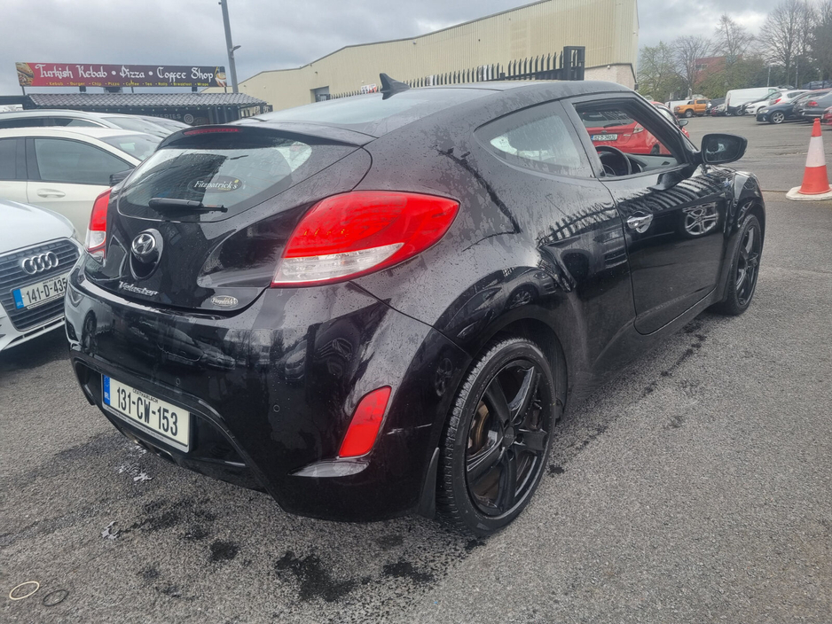 2013 Hyundai Veloster - image 14