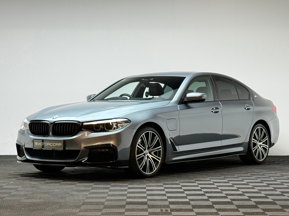 2019 BMW 5 Series - image 3
