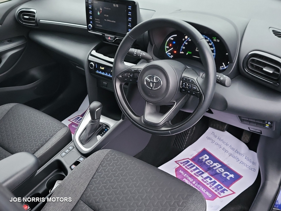 2023 Toyota Yaris CR CROSS LUNA SPORT 4DR AUTO €27,945