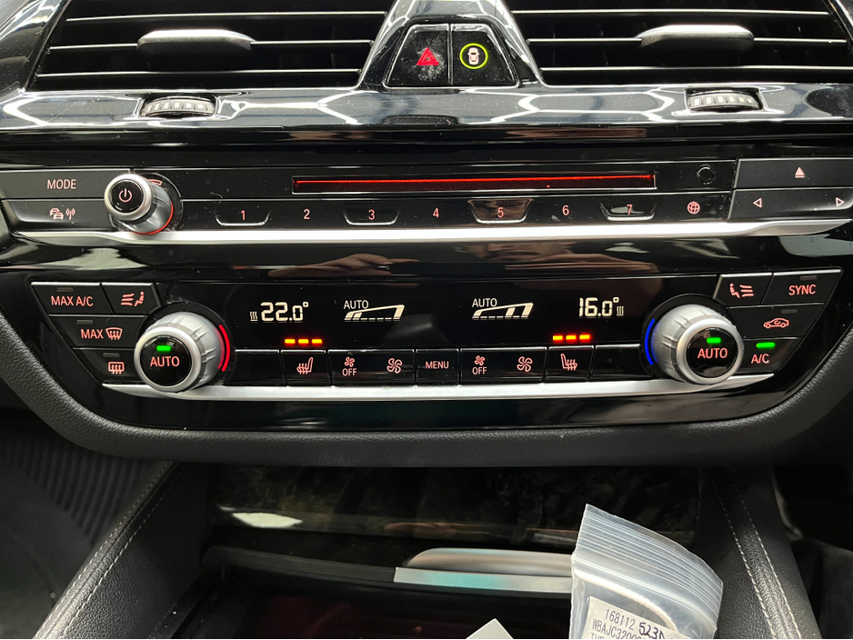 2017 BMW 5 Series - image 24