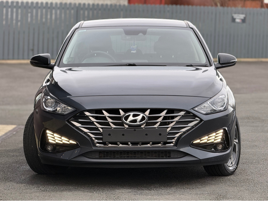 2022 Hyundai i30 - image 14