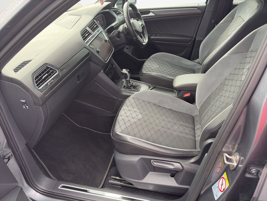 2022 Volkswagen Tiguan Allspace 2.0D AUTO R-LINE "Pan roof above you, DSG doing the work for you — driving doesn’t get easier than this" €44,888