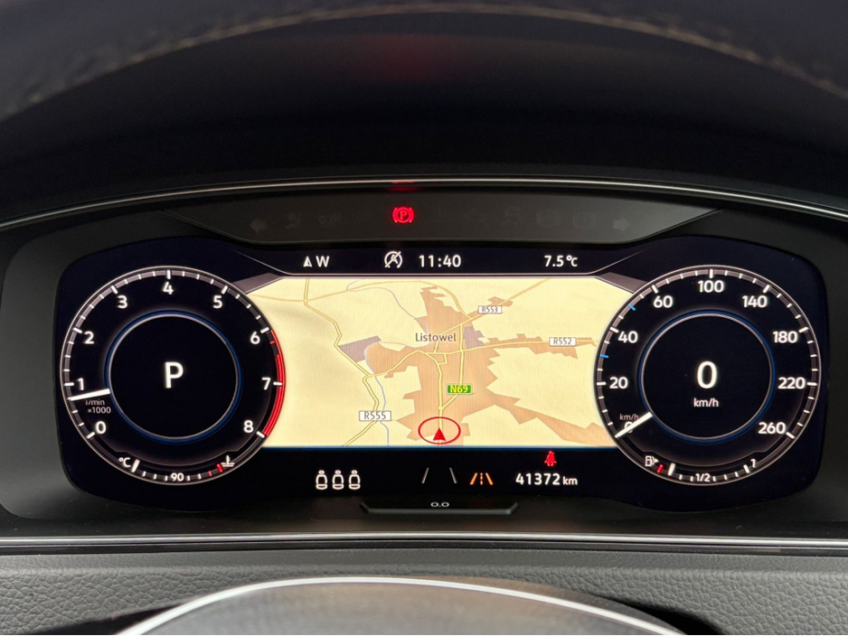 2018 Volkswagen Golf COMFORTLINE 1.2 AUTOMATIC * REAR VIEW CAMERA, AUTO LIGHTS, ADAPTIVE CRUISE CONTROL, POWERED FOLDING HEATED MIRRORS, LUMBAR SUPPORT, 2 KEYS, TOUCH SCREEN RADIO, MULTIFUNCTION STEERING WHEEL* €18,950