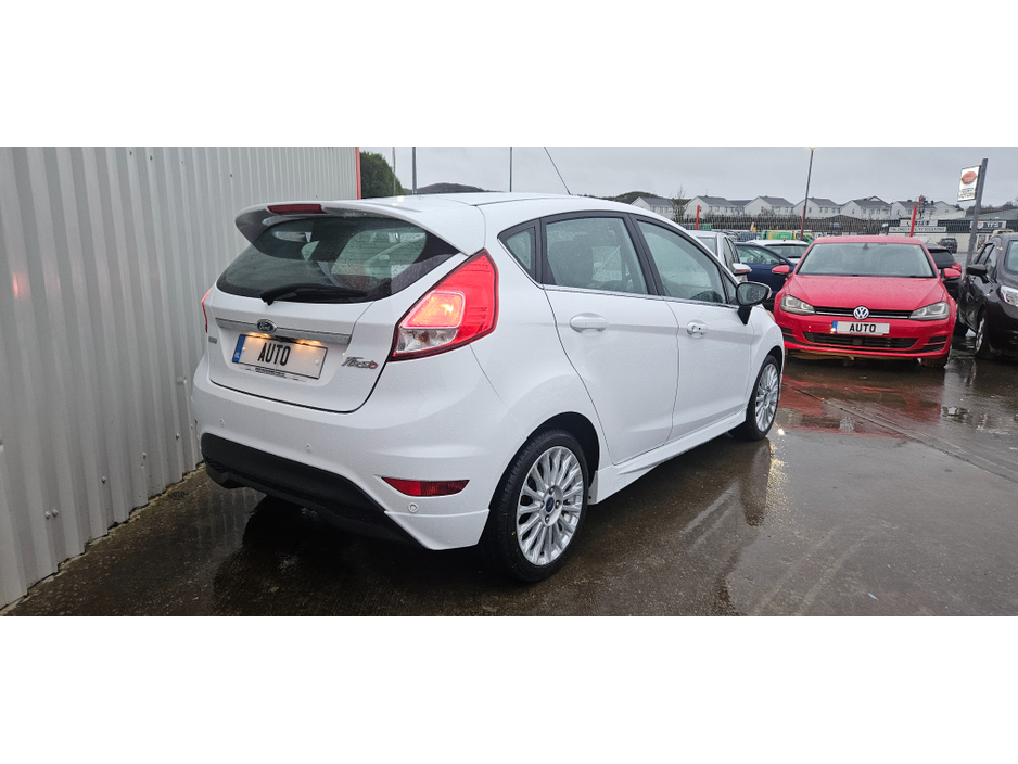 2016 Ford Fiesta automatic titanium/zetec s 1.0 eco very low kms €10,950