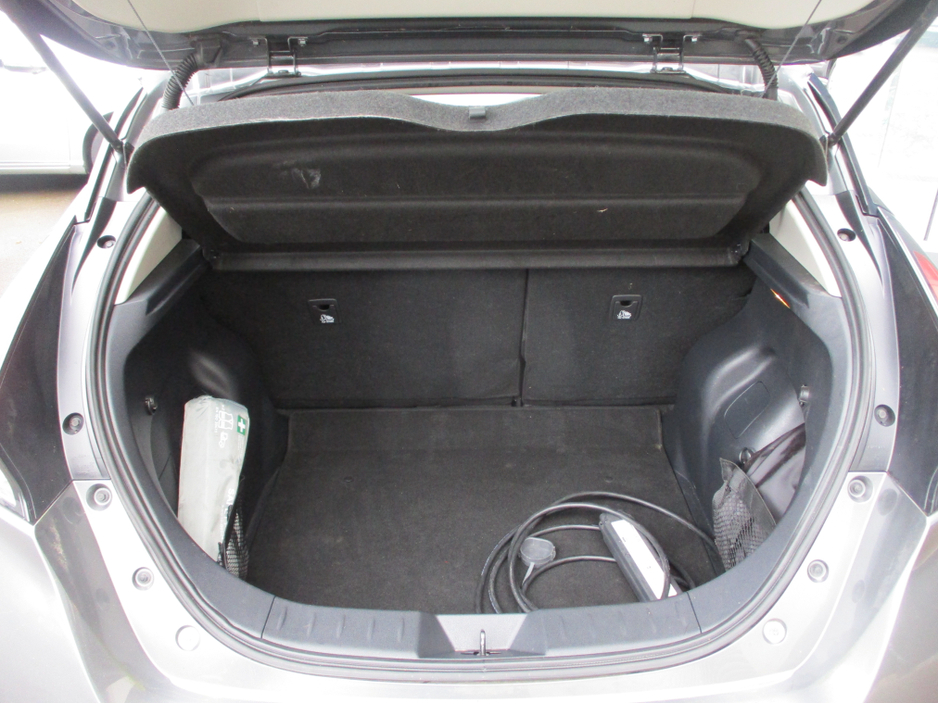 2022 Nissan Leaf - image 14