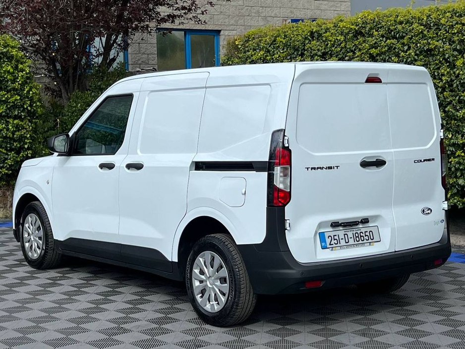 2025 Ford Transit - image 5