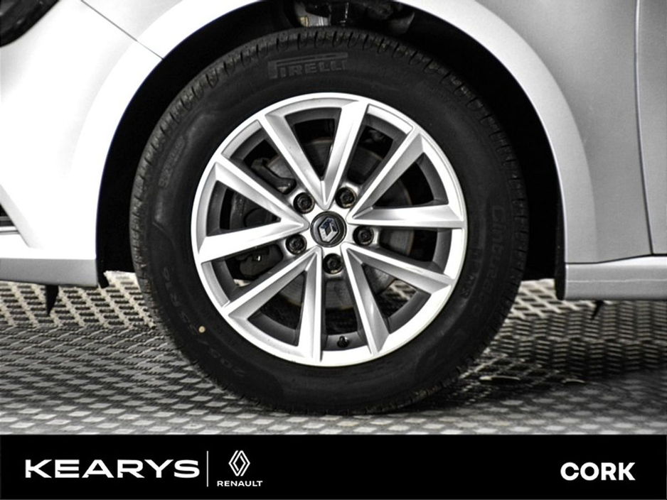 2020 Renault Megane - image 8