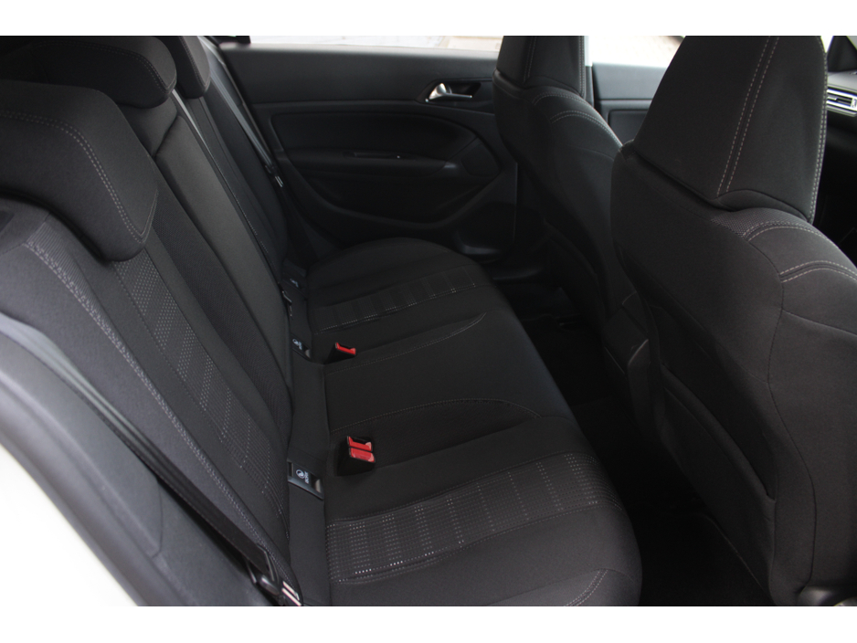 2017 Peugeot 308 - image 16