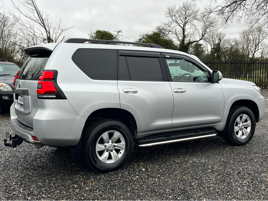 2021 Toyota Landcruiser - image 7