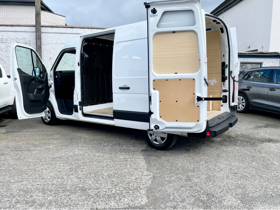 2023 Nissan Interstar - image 26