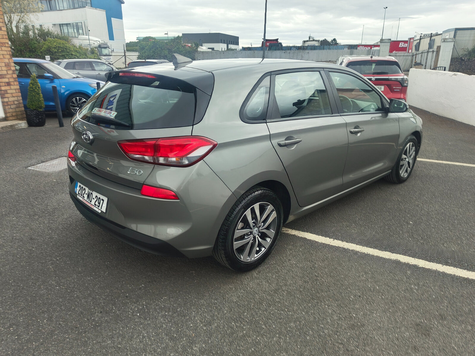 2020 Hyundai i30 - image 8