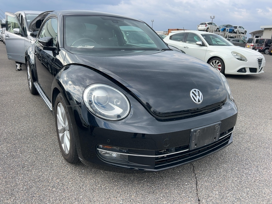 2014 Volkswagen Beetle - image 2