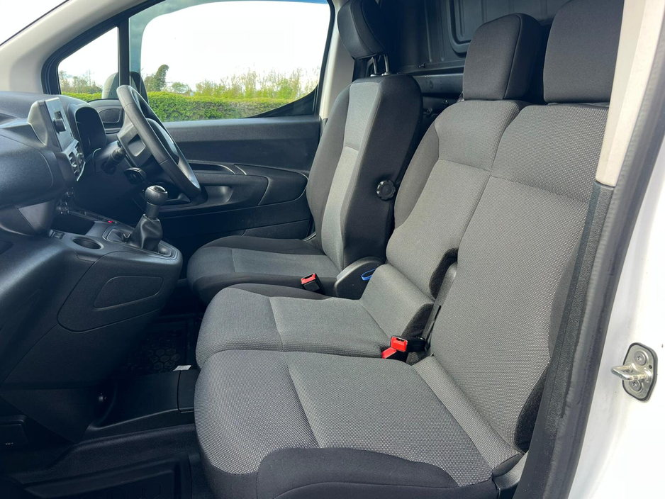 2021 Citroen Berlingo - image 9