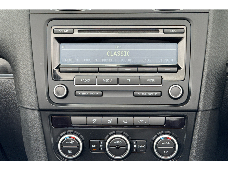 2014 Volkswagen Golf - image 9