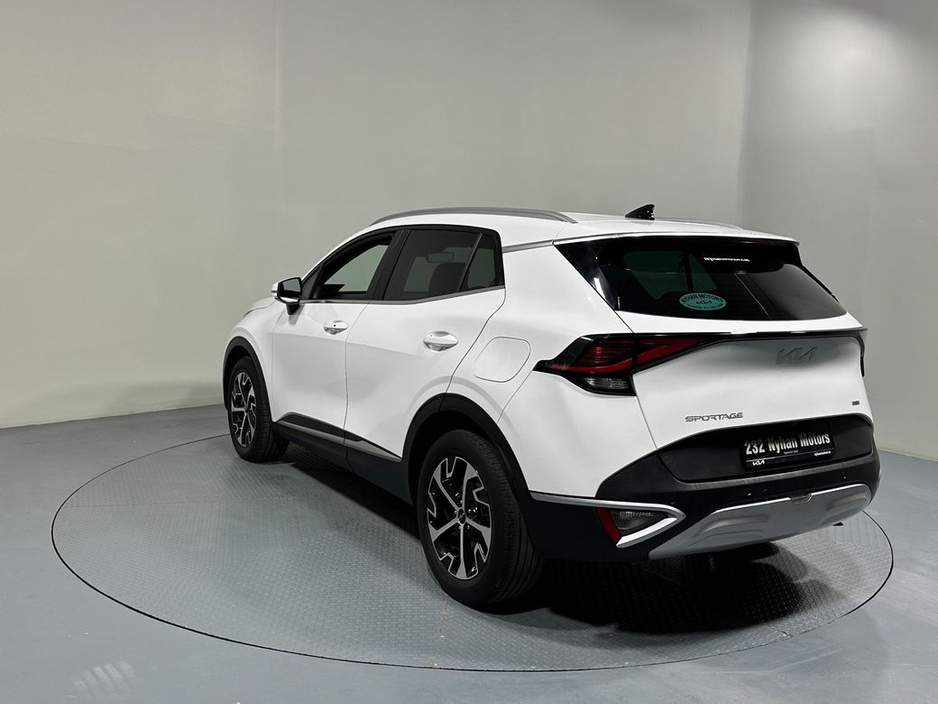 2023 Kia Sportage - image 5