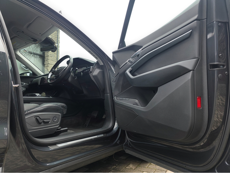 2022 Audi e-tron - image 6